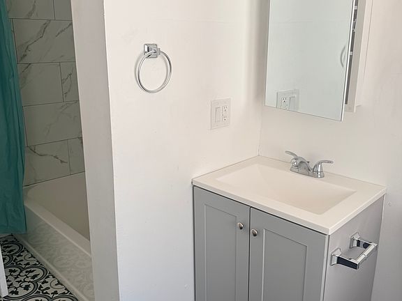 4th image of 59 Washington St Suite 2