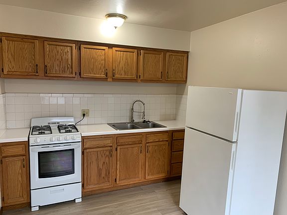 4th image of 580 W 9th St