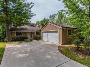 1610 Country Hill Ln, Ballwin, MO