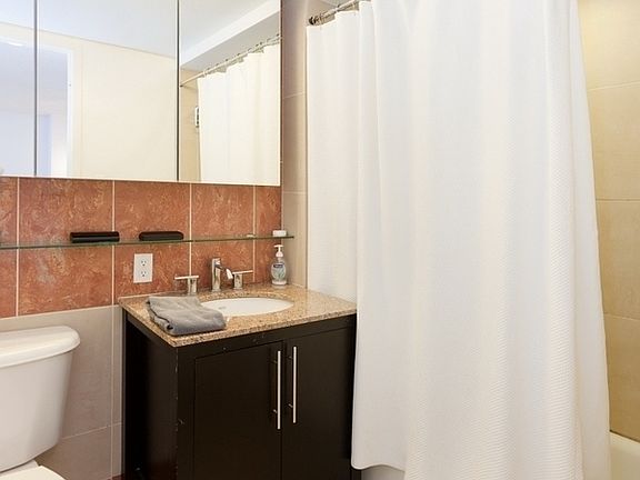 5th image of 555 W 23rd St APT S8f
