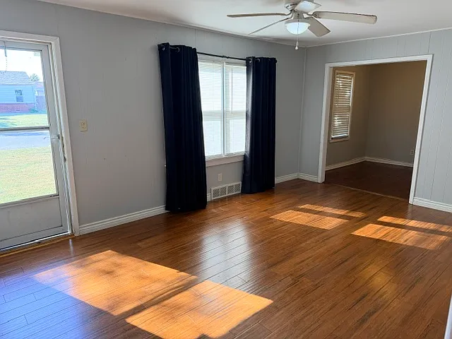 3 bed, 960 sqft, $1,250 — Photo 3