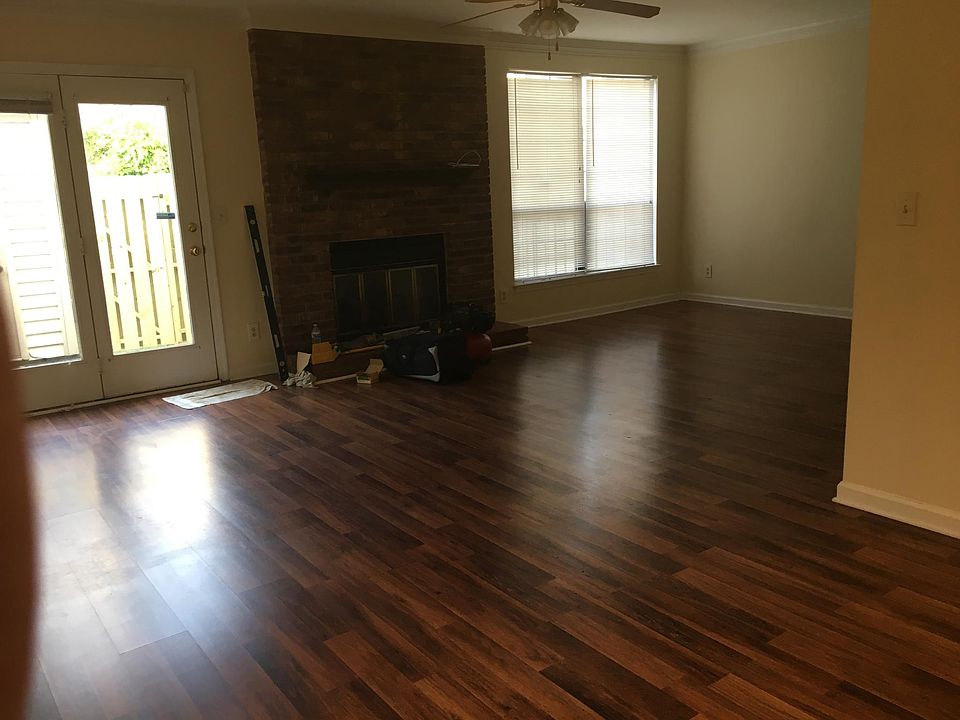 2nd image of 914 Brentwood Point