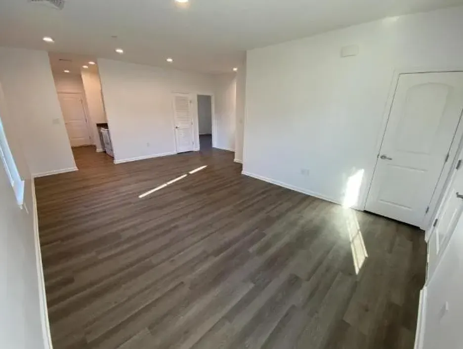 Building Photo - 450 Creekbed Cir