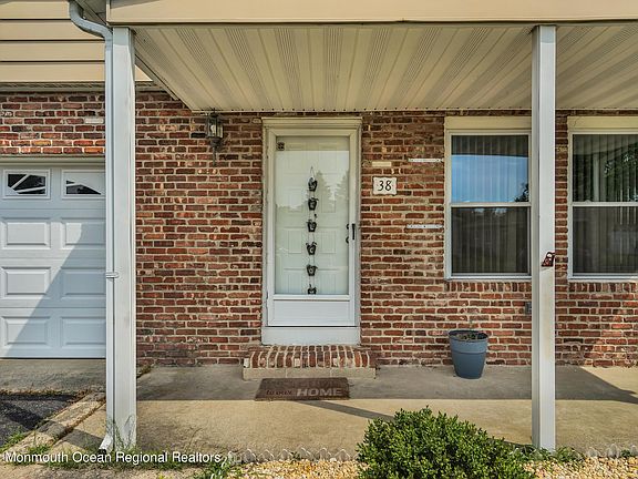 2nd image of 38 Paradise Blvd