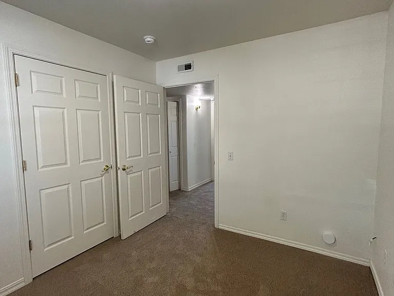 465 Taft — Photo 25