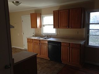 4th image of 701 N 81st Ter