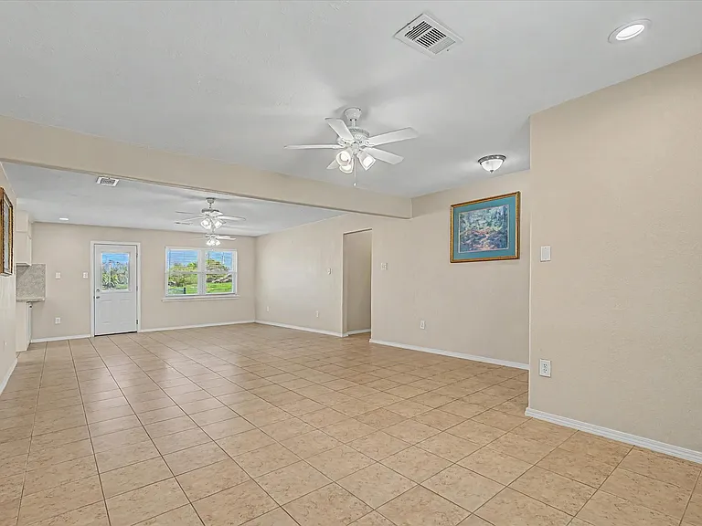 827 Pickney Ave — Photo 7