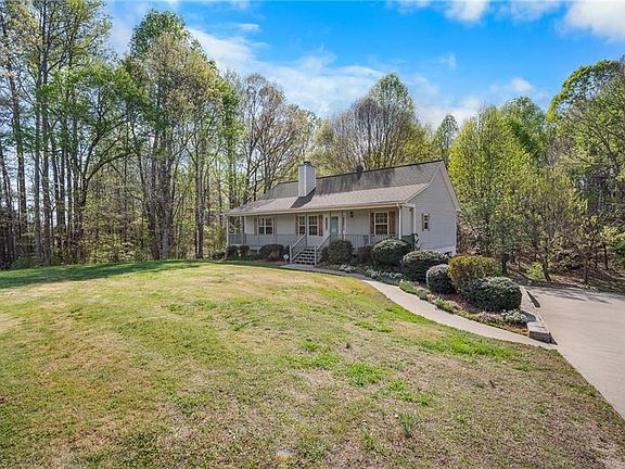 3rd image of 7598 Hampton Rd