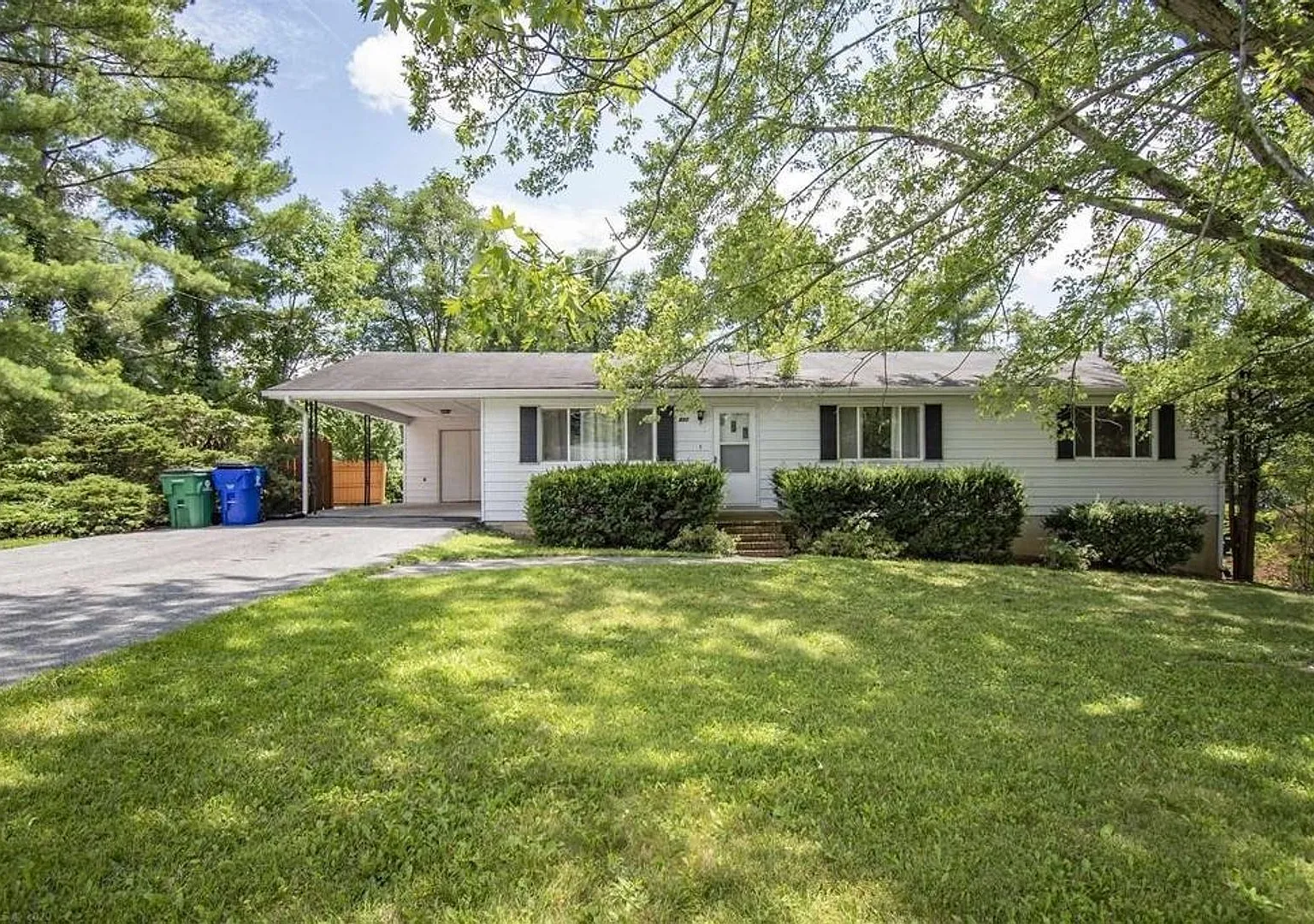 3 Bedroom 3 Bath House — Photo 2