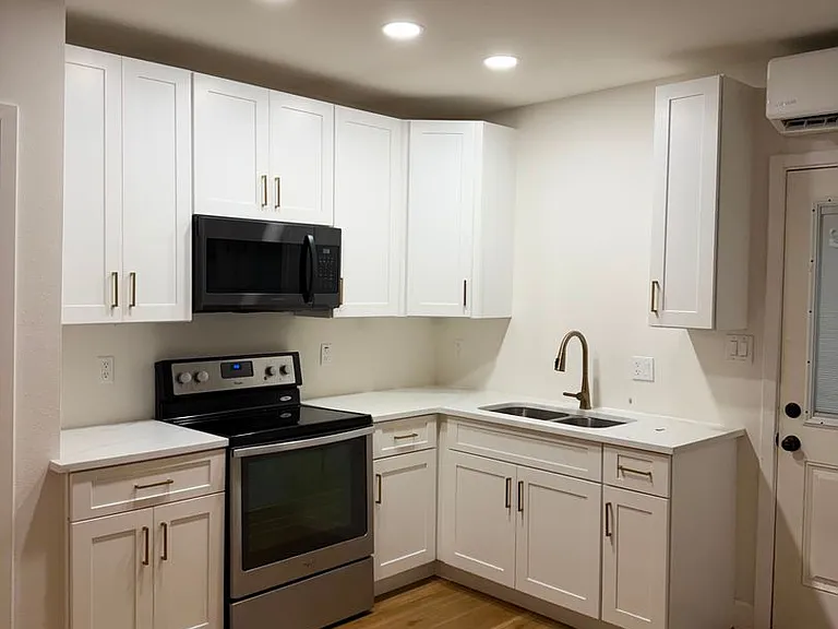 7602 Green Glen Dr — Photo 2