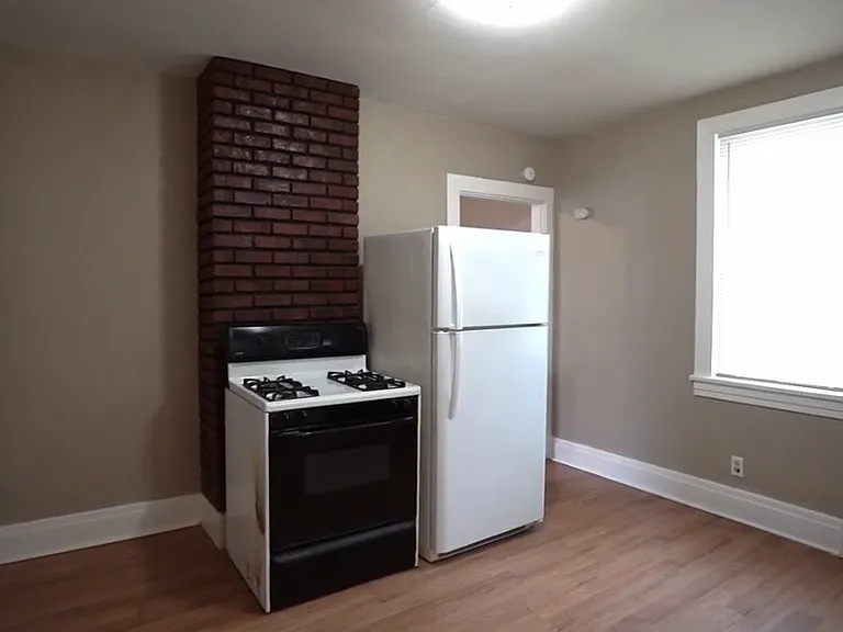 109 Gross St — Photo 8