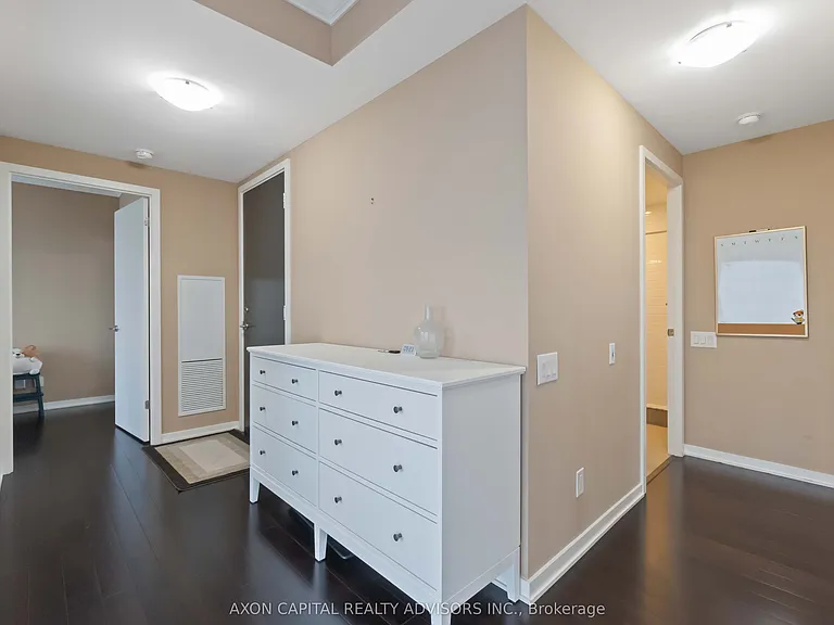 105 The Queensway #1702 — Photo 10