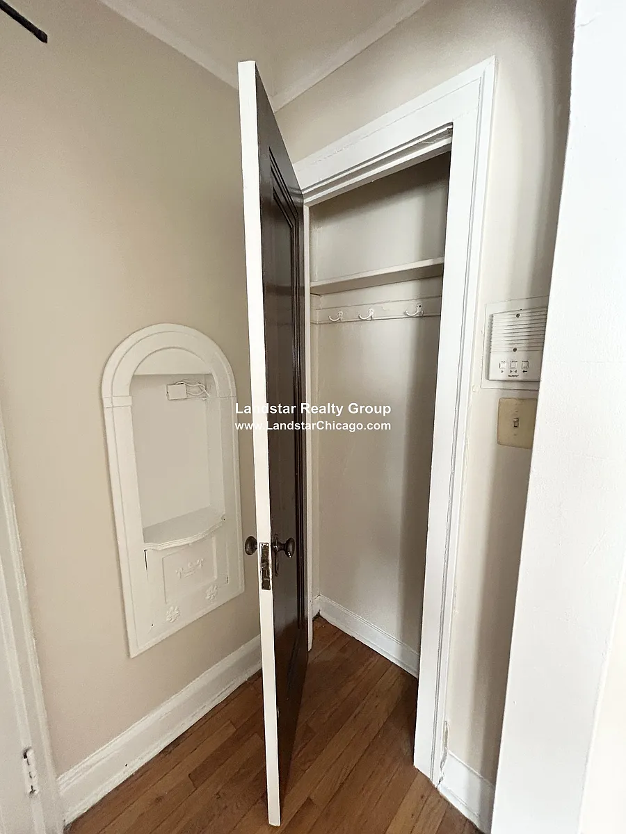 Building Photo - 1806 W Farwell Ave #3B