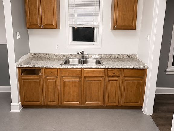 2nd image of 15052 Tracey St