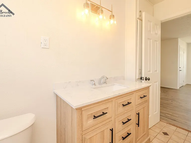 1643 Best Blvd — Photo 13