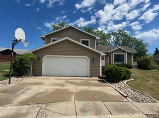 1028 Park Hill Ct, Rapid City, SD 57701