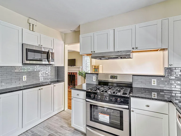 1744 Mount Hope Ave — Photo 6