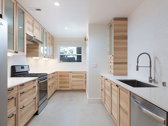 3rd image of 840 29th St