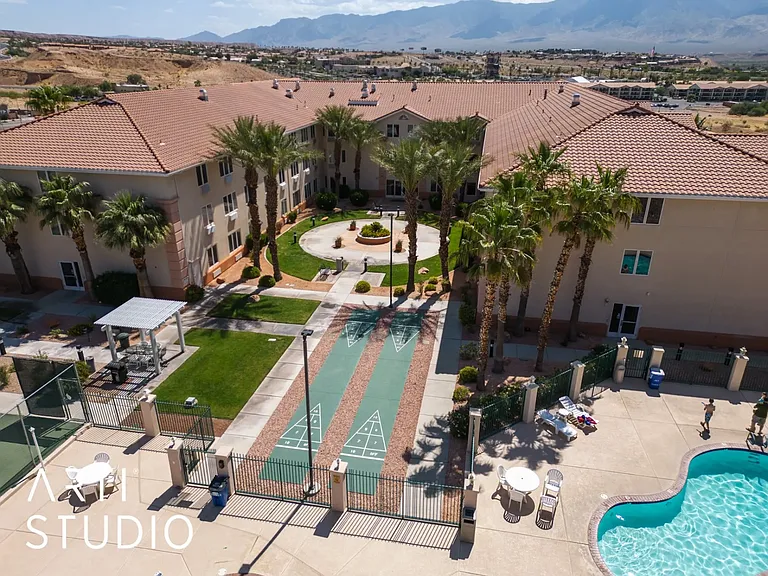555 Highland Dr #209 — Photo 14