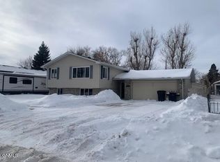 2023 4th Ave E, Williston, ND 58801