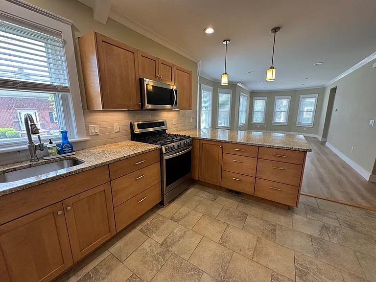 338 Pleasant St #1 — Photo 4