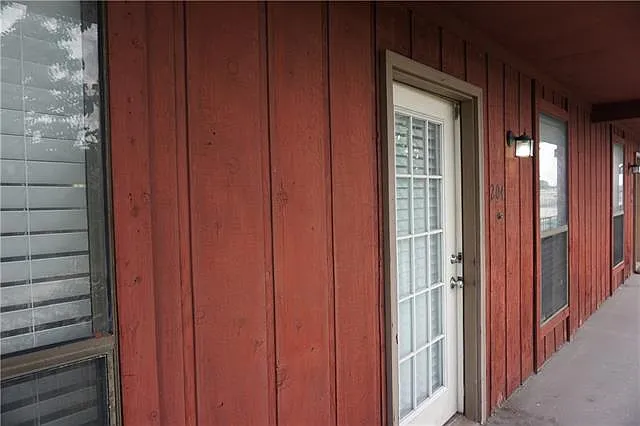 2 bed, 1.5 bath, 1140 sqft, $1,400 — Photo 2