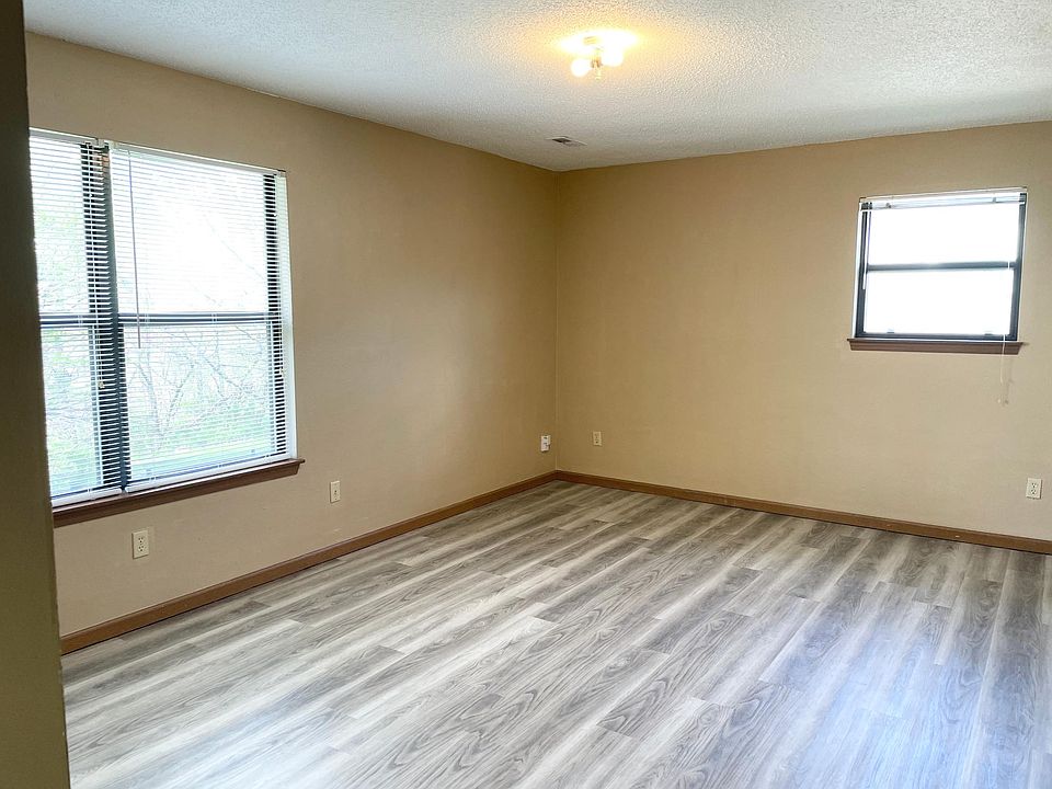 1st image of 1028 NE Lindsay Ave APT C