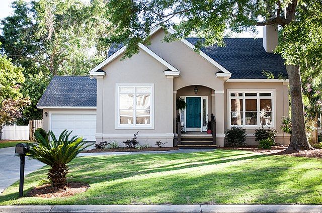 1st image of 102 E Commons Dr