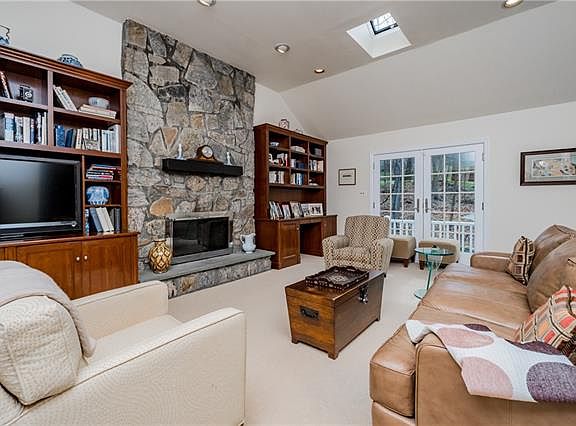 3rd image of 30 Heritage Dr