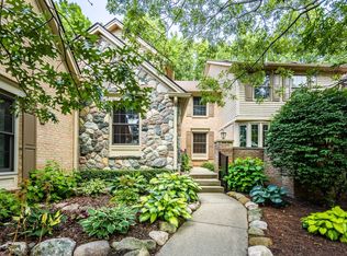 4596 Golf View Dr, Brighton, MI