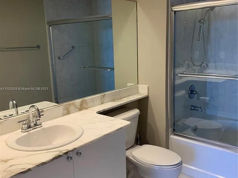 18800 NE 29th Ave #815 — Photo 6
