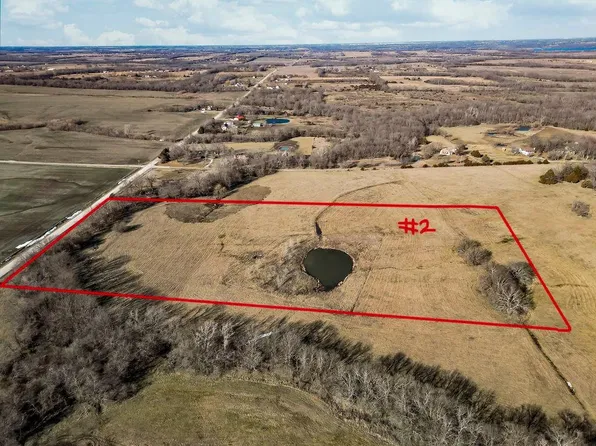 2 Crescent Hill Rd, Paola, KS 66071