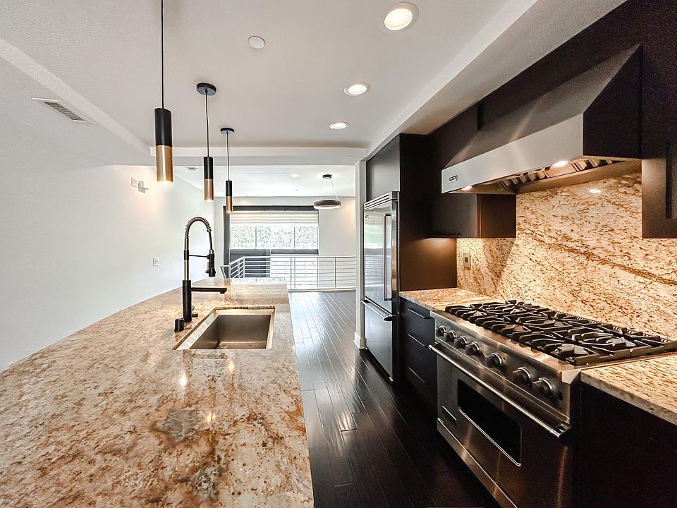 1st image of 810 Rockefeller