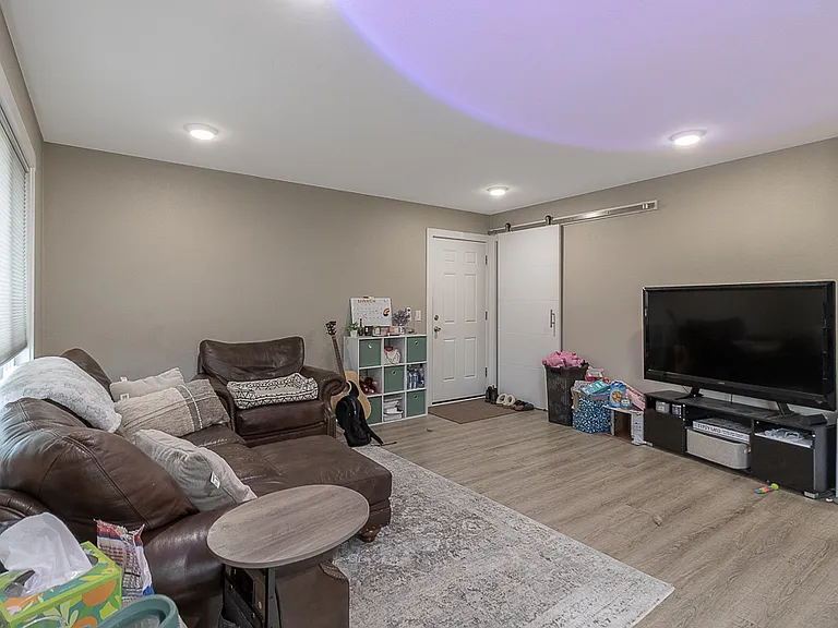 107 Grove St — Photo 4