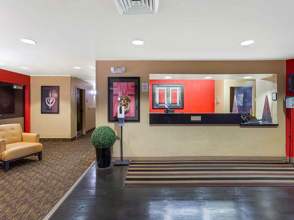 Lobby and Guest Check-in