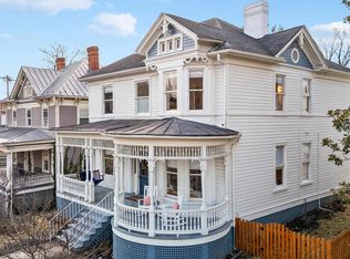 1012 W Beverley St, Staunton, VA 24401