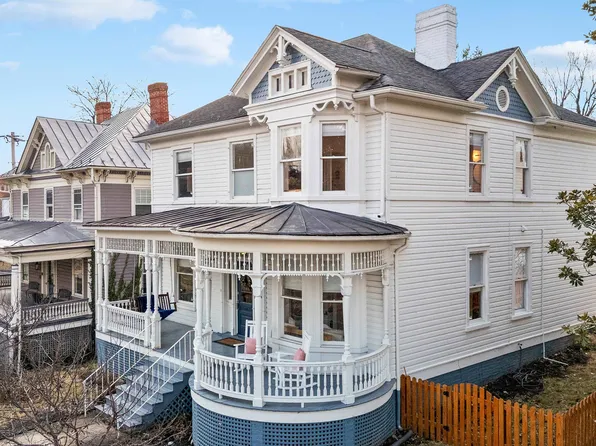 1012 W Beverley St, Staunton, VA 24401