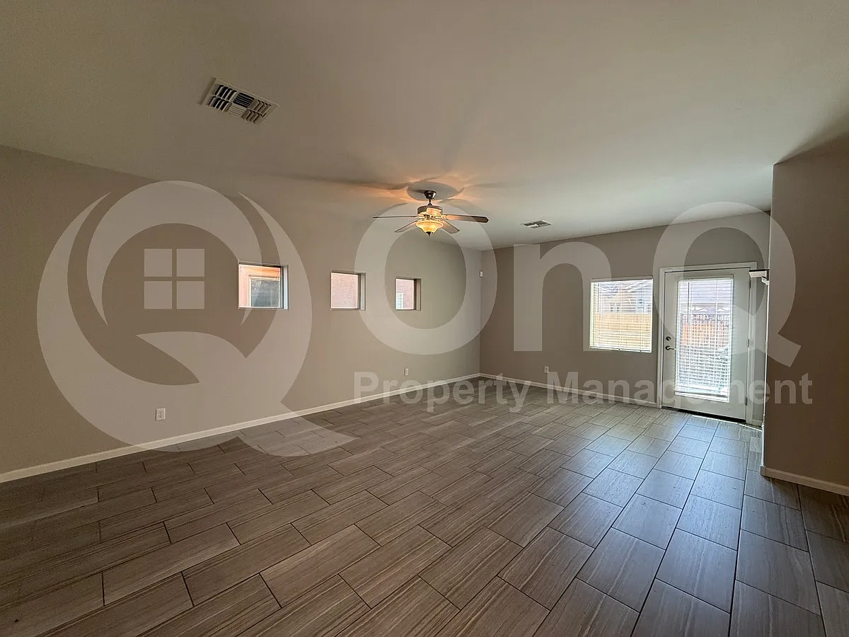 4 bed, 2.5 bath, 2078 sqft, $2,400 — Photo 4
