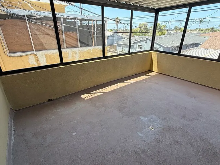 Van Ness Apartments — Photo 34