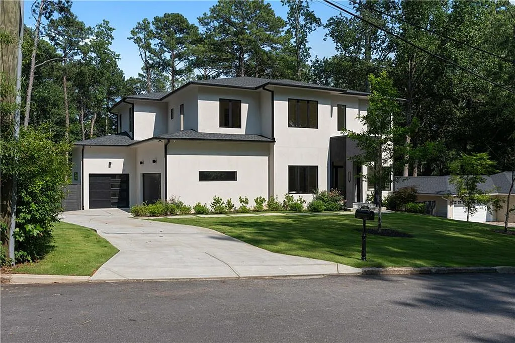6 bed, 7.5 bath, 7040 sqft, $25,000 — Photo 1