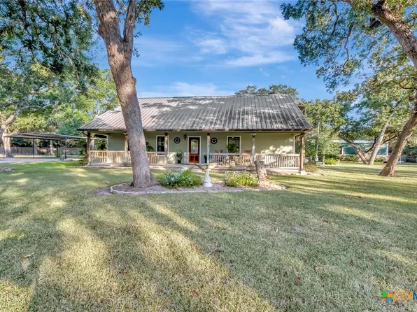 679 County Road 126, Edna, TX 77957