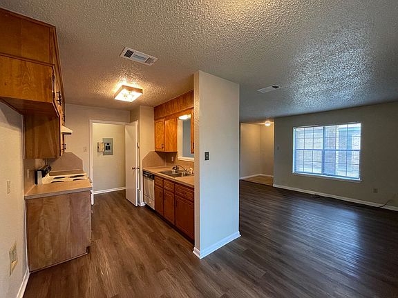 5th image of 3610 Hereford Ln #C