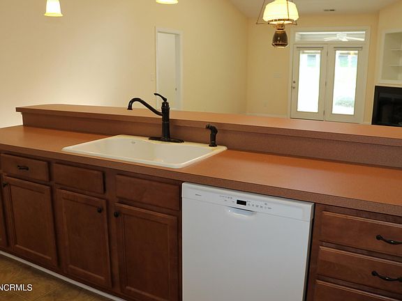5th image of 521a Village Green Drive