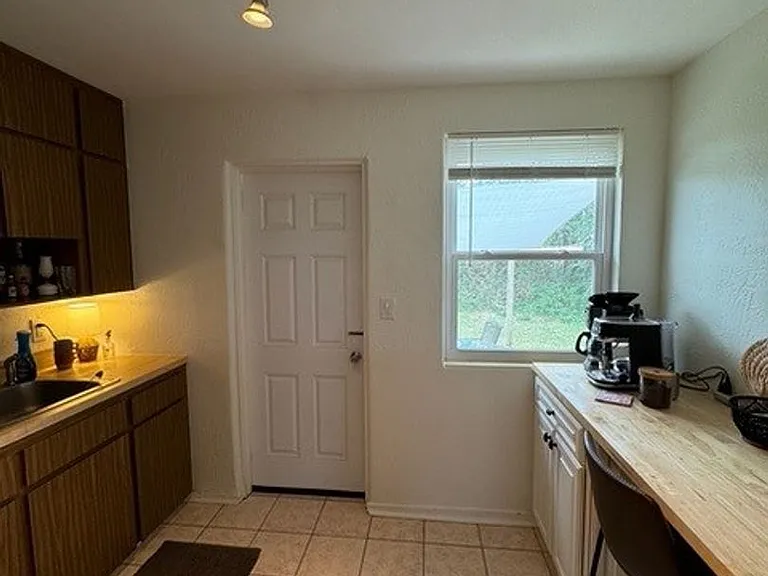 60 River Dr — Photo 2