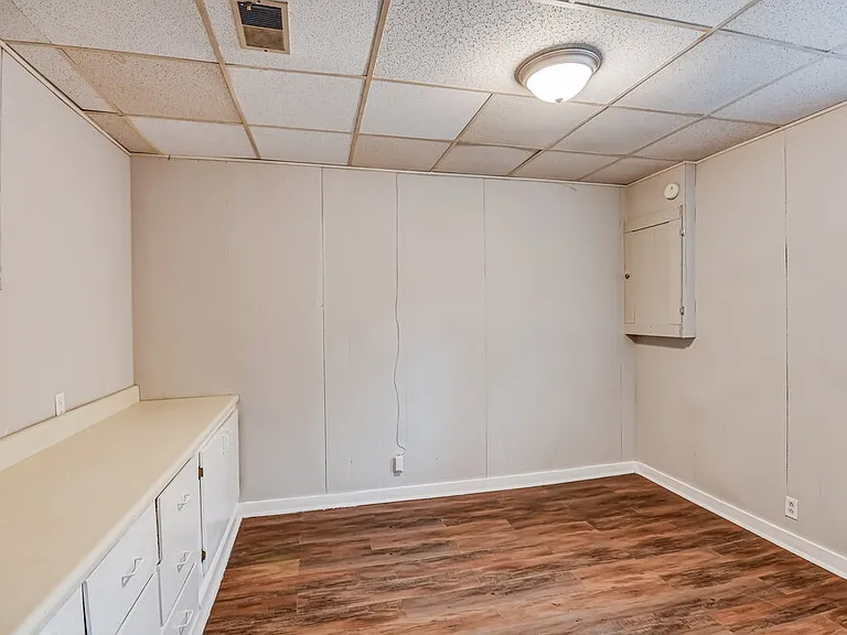 909 Winchester Dr — Photo 13