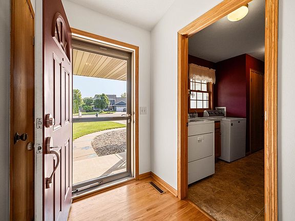 5th image of 4343 Edgeview Ct