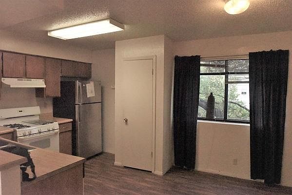 1st image of 402 Hedgewood Dr APT D