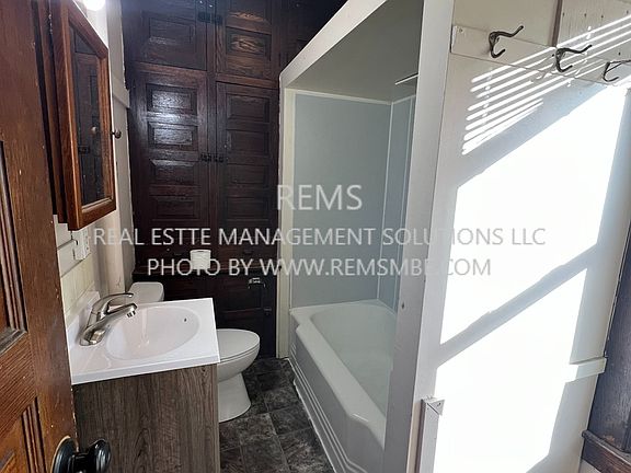 5th image of 420 N Pine St Back 2