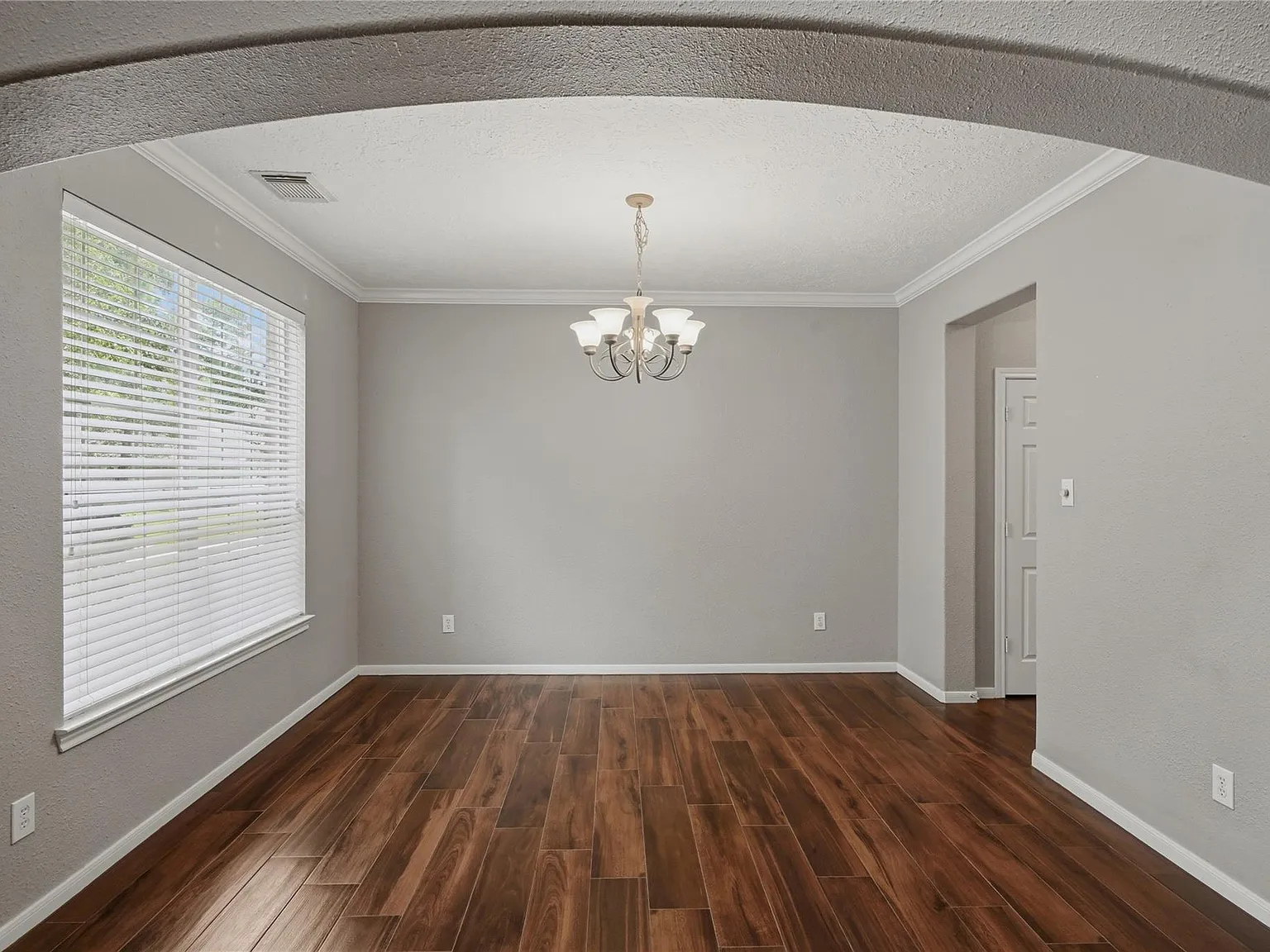 3 bed, 2.5 bath, 2253 sqft, $2,650 — Photo 4