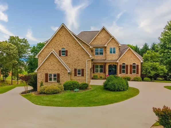 118 Luxury Ln, Dandridge, TN 37725